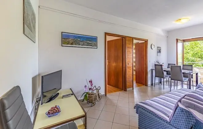 Apart Daire, 2 Yatak Odası, Zemin Kat (B4)