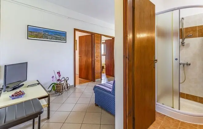 Apart Daire, 2 Yatak Odası, Zemin Kat (B4)