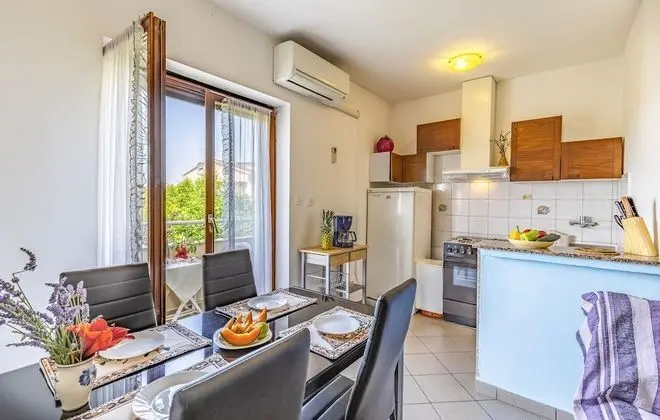 Apart Daire, 2 Yatak Odası, Zemin Kat (B4)