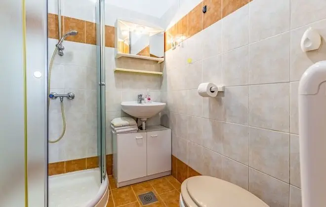 Apart Daire, 2 Yatak Odası, Zemin Kat (B4)