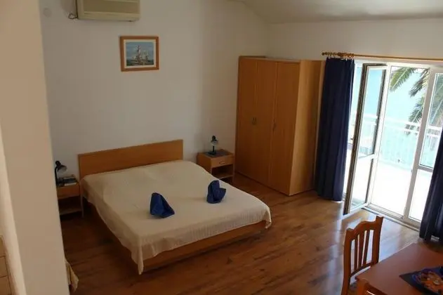 Stüdyo (Studio Apartment with Terrace and Sea)