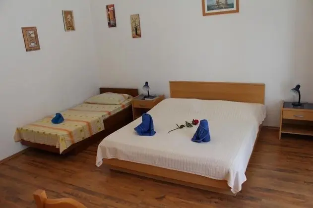 Stüdyo (Studio Apartment with Terrace and Sea)