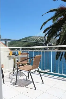 Stüdyo (Studio Apartment with Terrace and Sea)