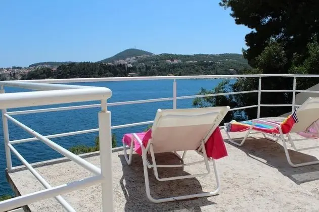 Stüdyo (Studio Apartment with Terrace and Sea)