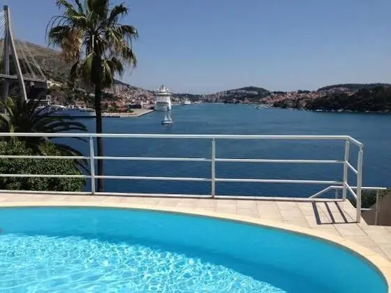Stüdyo (Studio Apartment with Terrace and Sea)