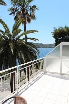 Stüdyo (Studio Apartment with Terrace and Sea)