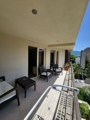 Family Tek Büyük Yataklı Oda, 2 Yatak Odası, Havuz Manzaralı