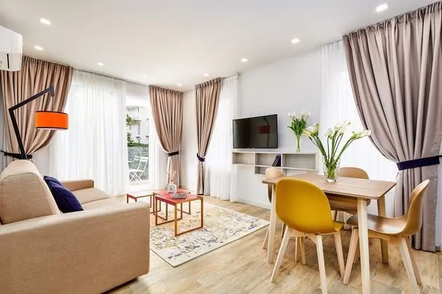Deluxe Apart Daire, Bahçe Manzaralı