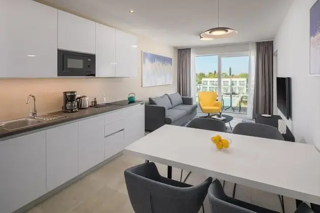 Luxury Apart Daire, Teras, Havuz Manzaralı