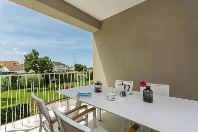 Premium Apart Daire, Bahçe Manzaralı