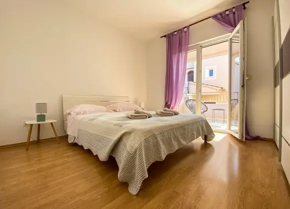 Apartment, 3 Bedrooms, Balcony (first floor)