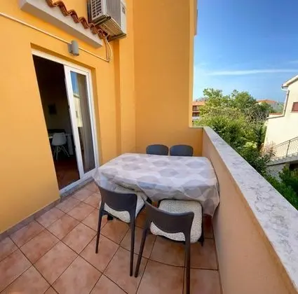 Apartment, 3 Bedrooms, Balcony (first floor)