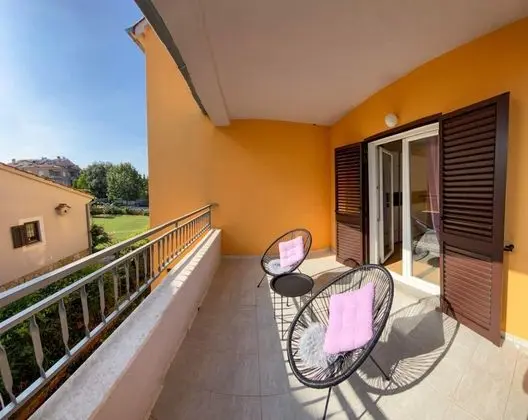 Apartment, 3 Bedrooms, Balcony (first floor)