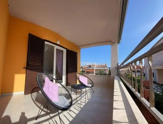 Apartment, 3 Bedrooms, Balcony (first floor)