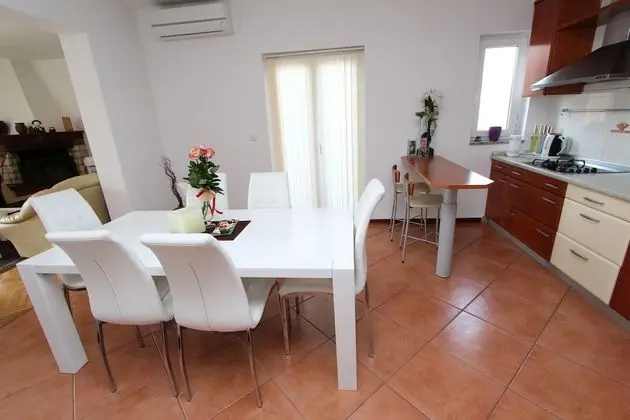 Apartment, 3 Bedrooms, Balcony (first floor)