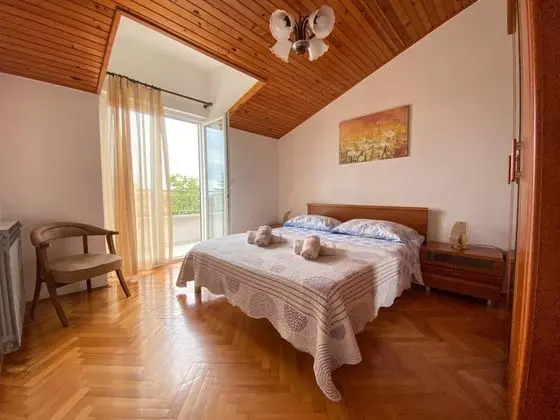 Apartment, 3 Bedrooms, Balcony (second floor)
