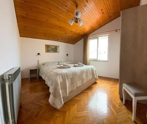 Apartment, 3 Bedrooms, Balcony (second floor)