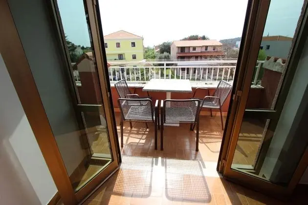 Apartment, 3 Bedrooms, Balcony (second floor)