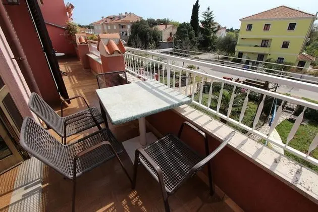 Apartment, 3 Bedrooms, Balcony (second floor)