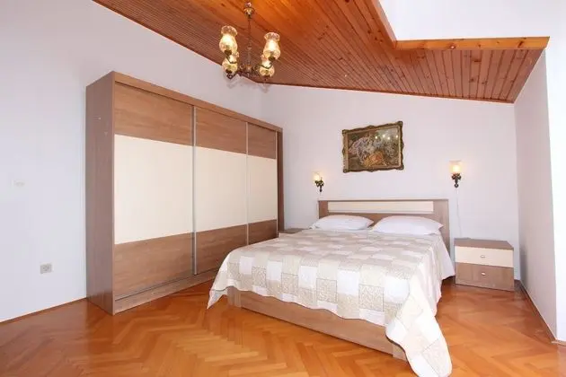 Apartment, 3 Bedrooms, Balcony (second floor)
