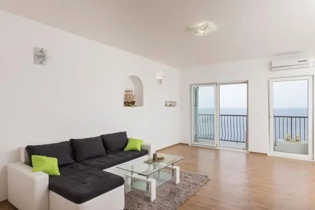 Apart Daire (One-Bedroom Apartment with Balcony)