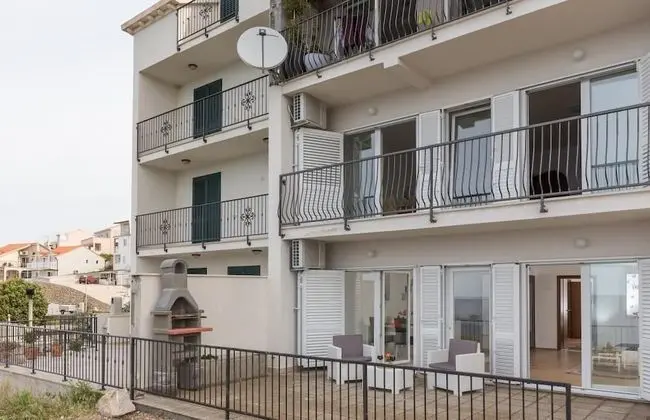 Apart Daire (One-Bedroom Apartment with Balcony)