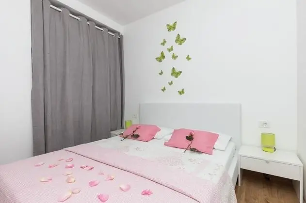 Apart Daire (One-Bedroom Apartment with Balcony)