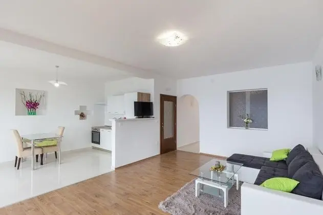 Apart Daire (One-Bedroom Apartment with Balcony)