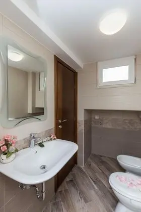 Apart Daire (One-Bedroom Apartment with Balcony)