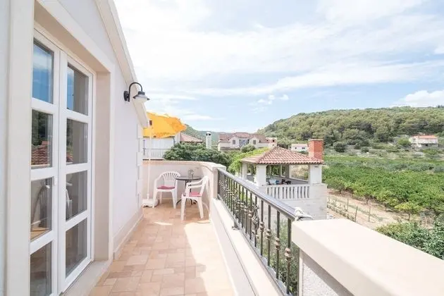 Apart Daire (One Bedroom Apartment with Garden Vie)
