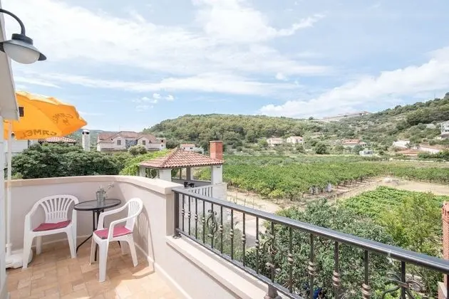 Apart Daire (One Bedroom Apartment with Garden Vie)