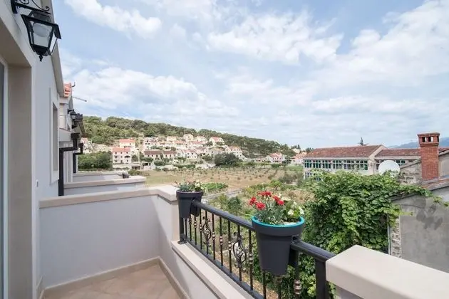 Apart Daire (One Bedroom Apartment with Garden Vie)