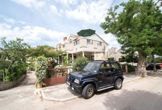 Apart Daire (One Bedroom Apartment with Garden Vie)