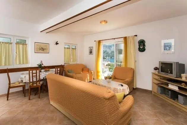 Apart Daire (One Bedroom Apartment with Balcony an)