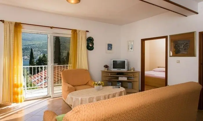 Apart Daire (One Bedroom Apartment with Balcony an)