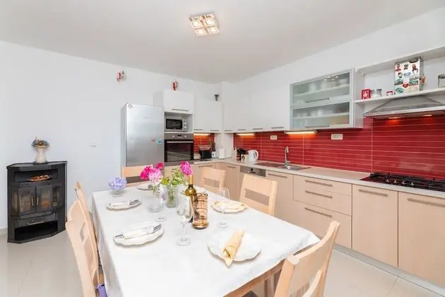 Apart Daire (Four Bedroom Apartment -Terrace and S)