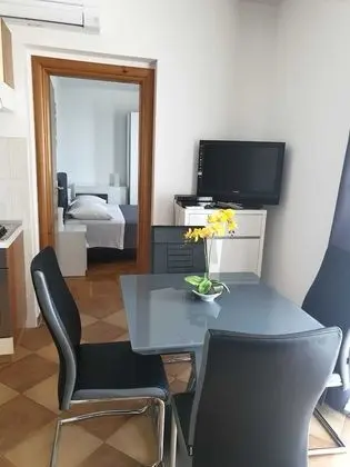 Classic Apart Daire, 2 Yatak Odası, Kişiye Özel Havuzlu, Bahçeli