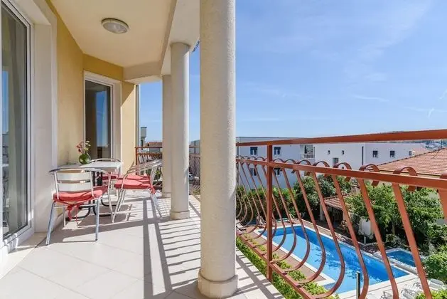 Classic Apart Daire, 2 Yatak Odası, Kişiye Özel Havuzlu, Bahçeli