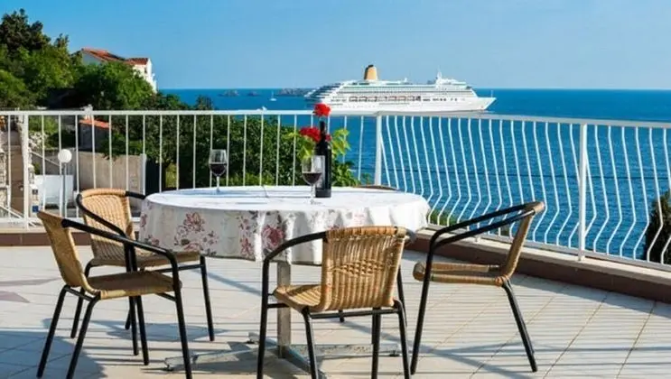 Apart Daire (One-Bedroom Apartment with View)