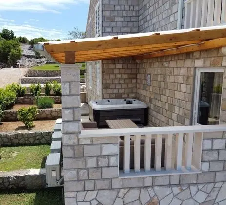 Apart Daire (One Bedroom Apartment with Jacuzzi an)
