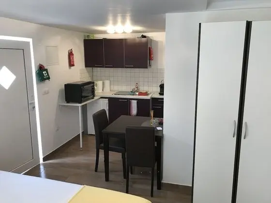 Family Stüdyo, Sigara İçilmez, Avlu Manzaralı