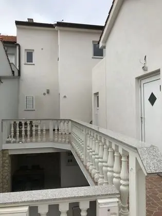 Family Stüdyo, Sigara İçilmez, Avlu Manzaralı