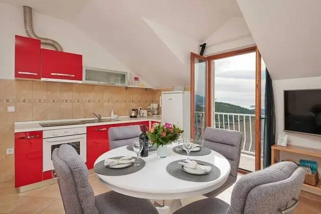 Stüdyo (Comfort Studio w/ Balcony n Sea View)