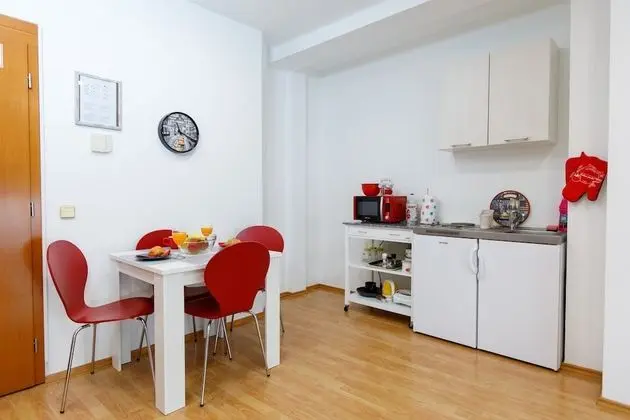 Stüdyo (Studio Apt with Balcony and City View)