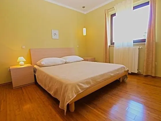 Apart Daire, 3 Yatak Odası (1105/9551)