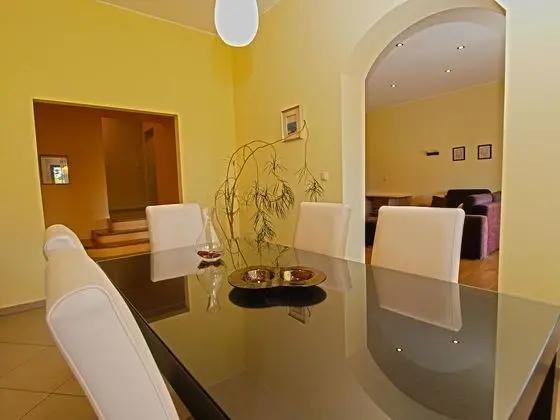 Apart Daire, 3 Yatak Odası (1105/9551)