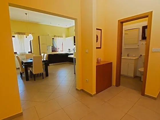 Apart Daire, 3 Yatak Odası (1105/9551)