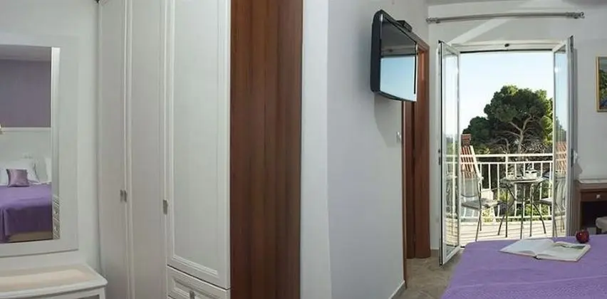 Tek Büyük veya İki Ayrı Yataklı Oda, Balkon, Deniz Manzaralı