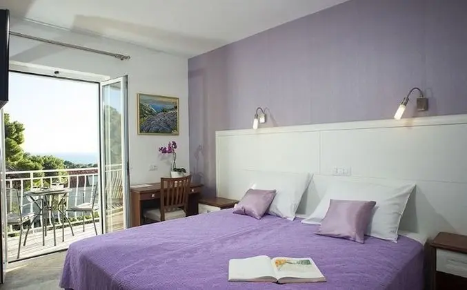 Tek Büyük veya İki Ayrı Yataklı Oda, Balkon, Deniz Manzaralı