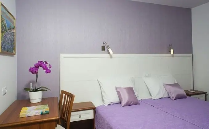 Tek Büyük veya İki Ayrı Yataklı Oda, Balkon, Deniz Manzaralı